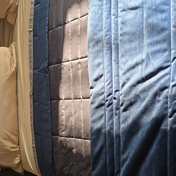 Frette NWT Rectangular Light Quilt Reversible Midnight Blue/ Grey Retails $1,900 - Picture 5 of 13
